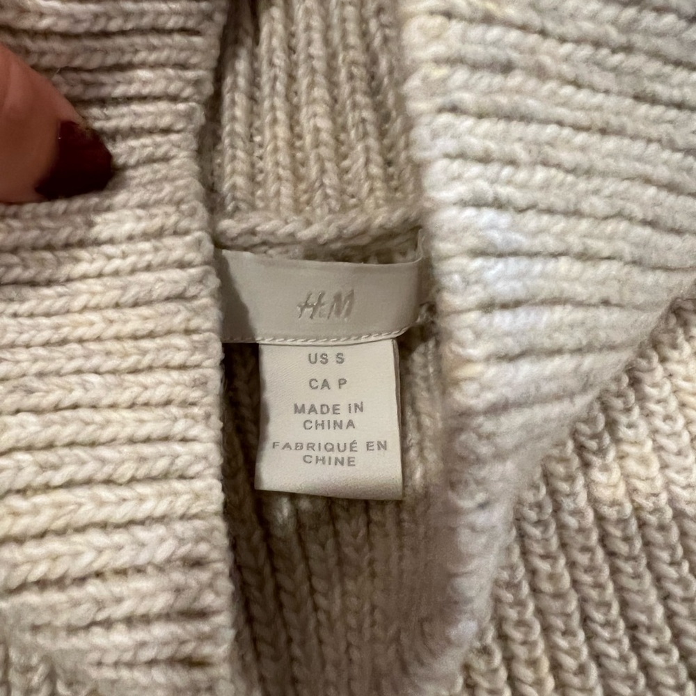 H&M sweater - Picture 2 of 2
